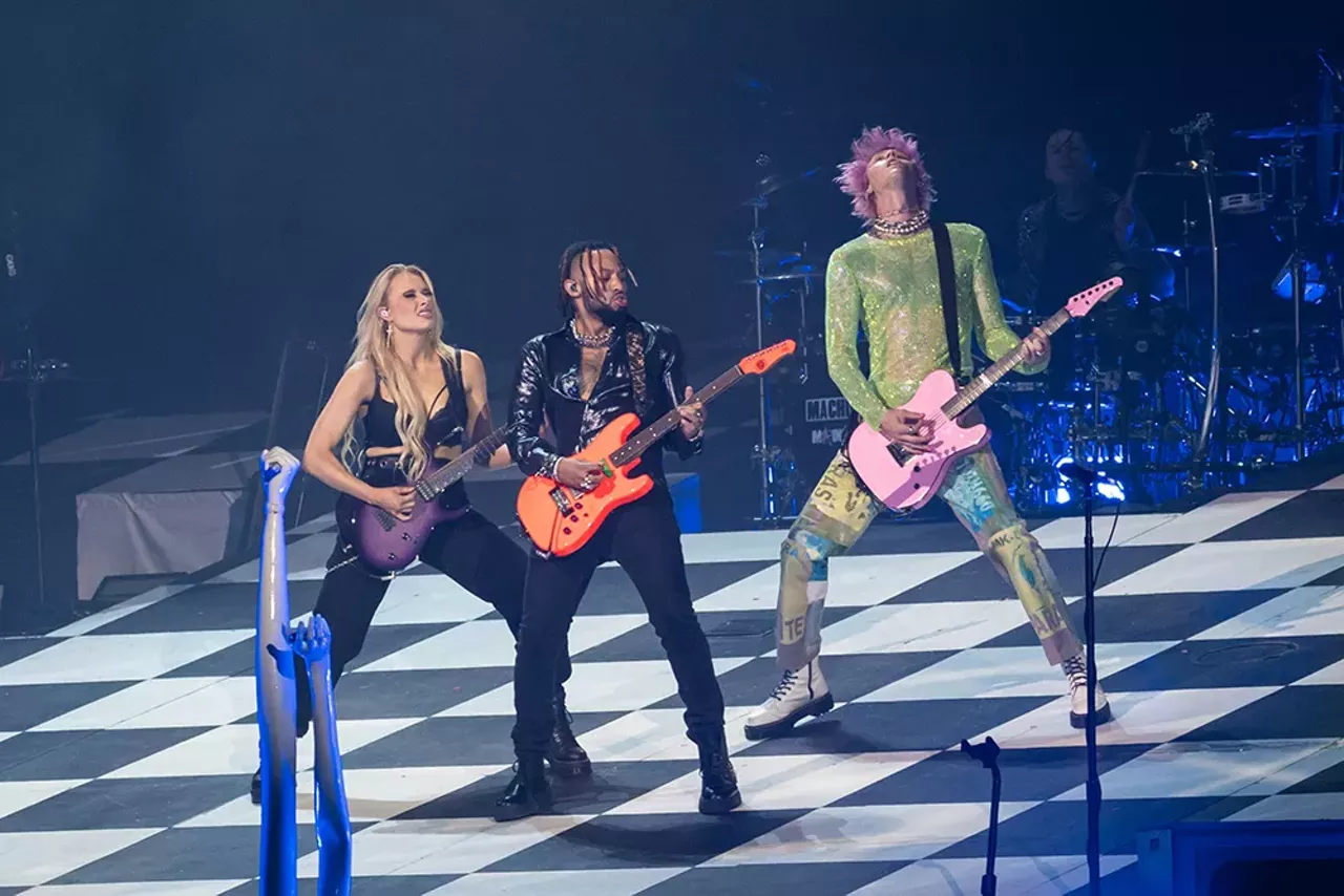 Image: Photos from the Machine Gun Kelly and Avril Lavigne show at Detroit’s Little Caesars Arena