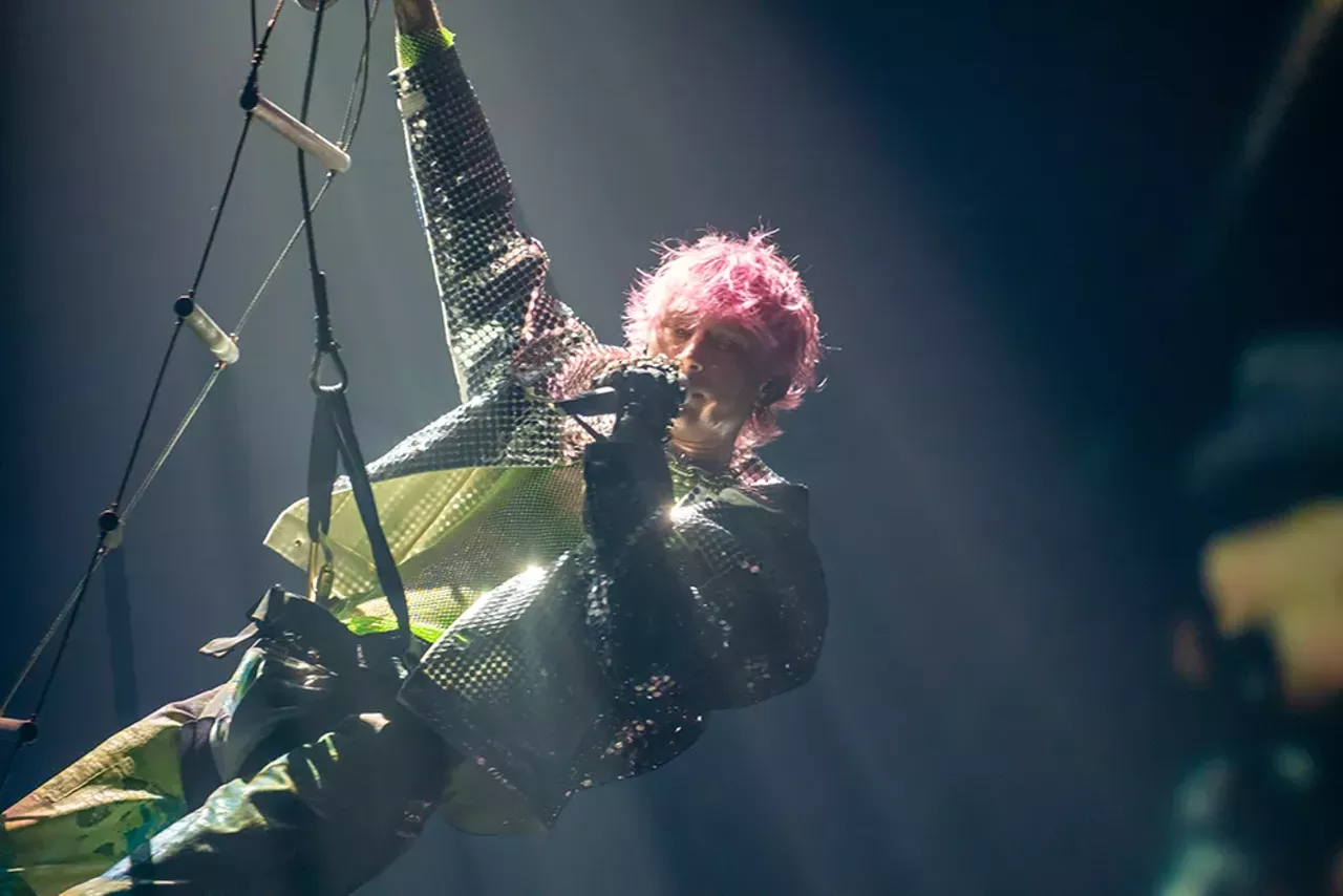 Image: Photos from the Machine Gun Kelly and Avril Lavigne show at Detroit’s Little Caesars Arena