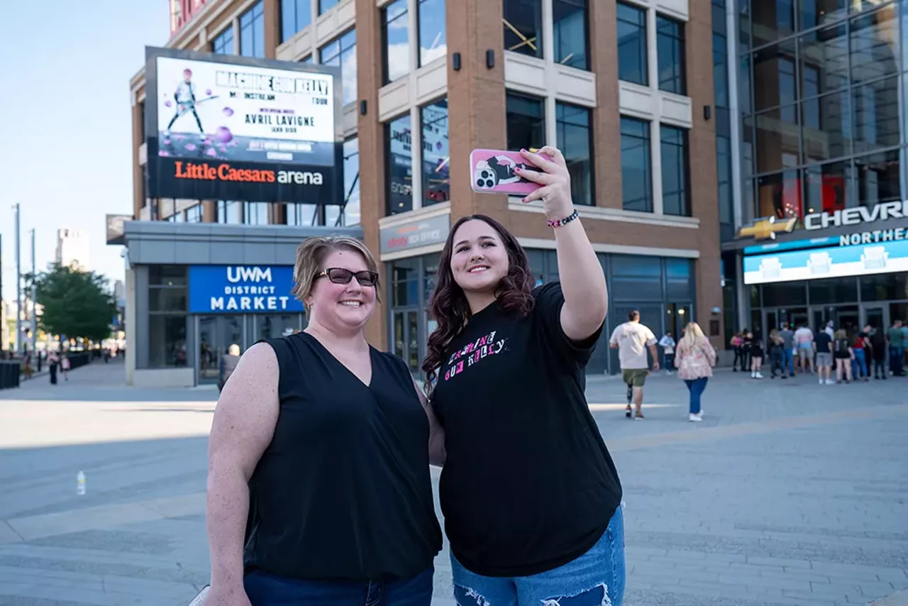 Image: Photos from the Machine Gun Kelly and Avril Lavigne show at Detroit’s Little Caesars Arena