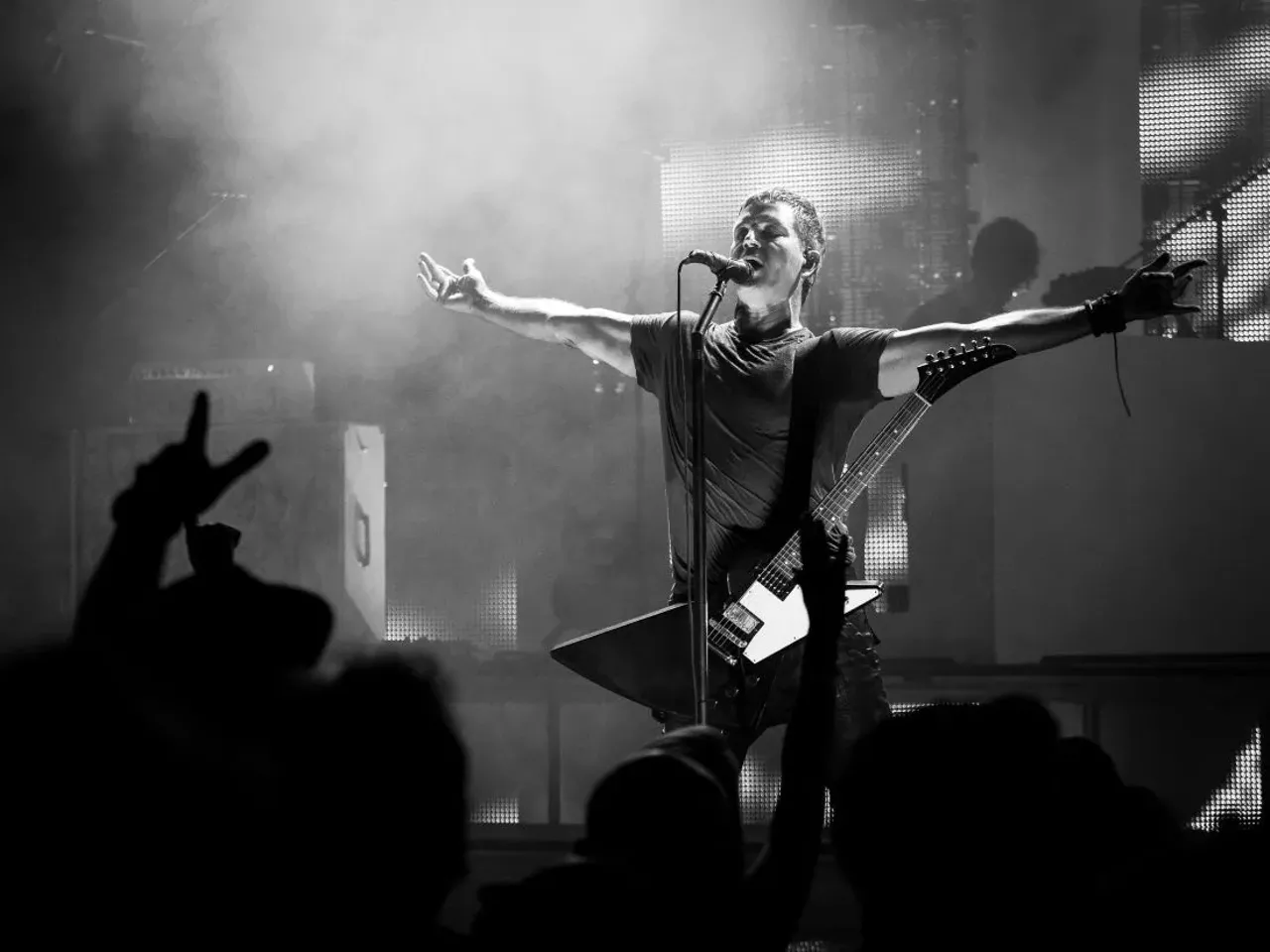 Image: Photos from Third Eye Blind and Jimmy Eat World at Michigan Lottery Amphitheatre