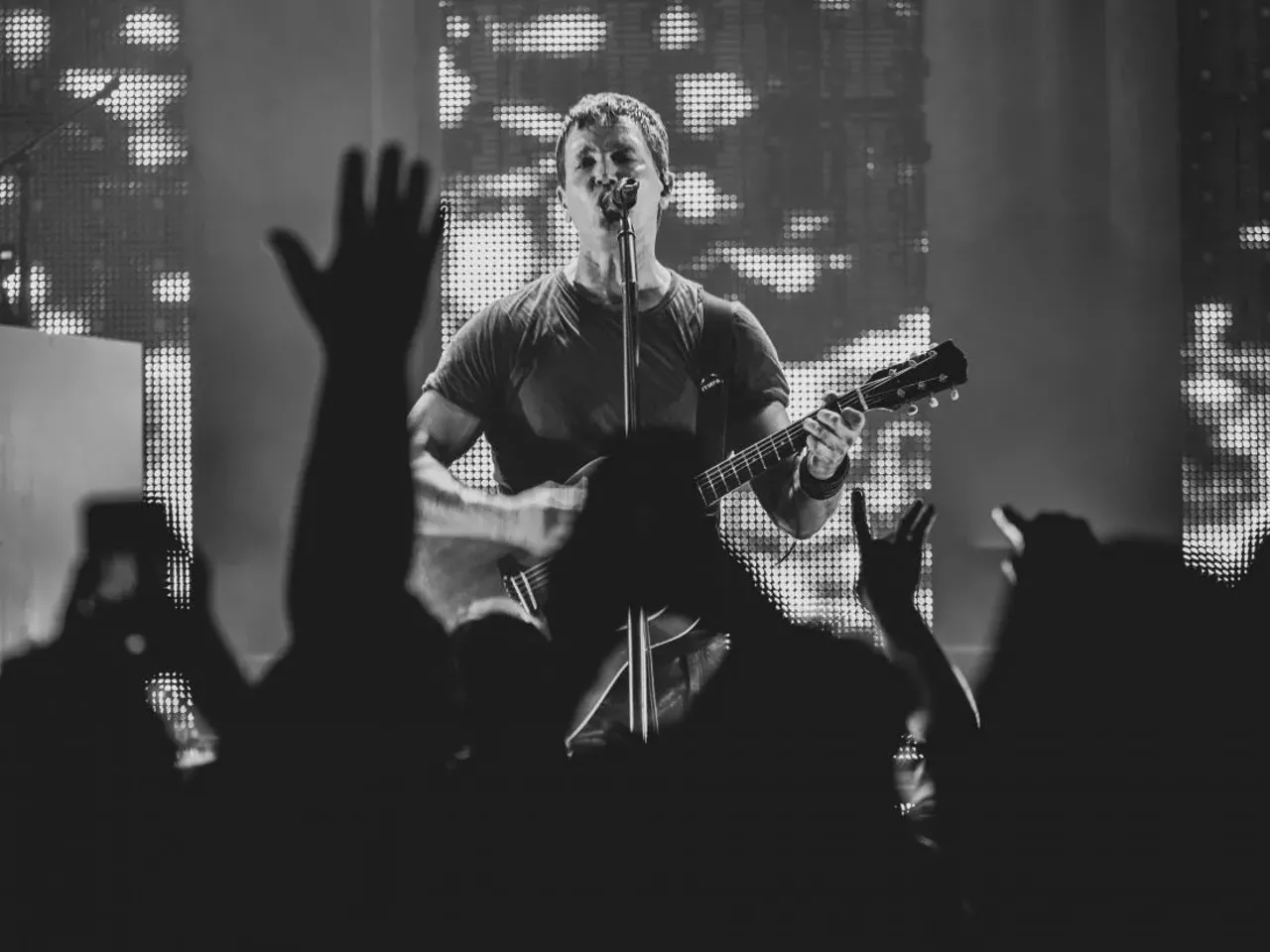 Image: Photos from Third Eye Blind and Jimmy Eat World at Michigan Lottery Amphitheatre
