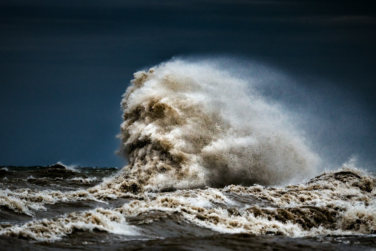 Powerful Lake Erie wave photos show the wilder side of our Great Lake