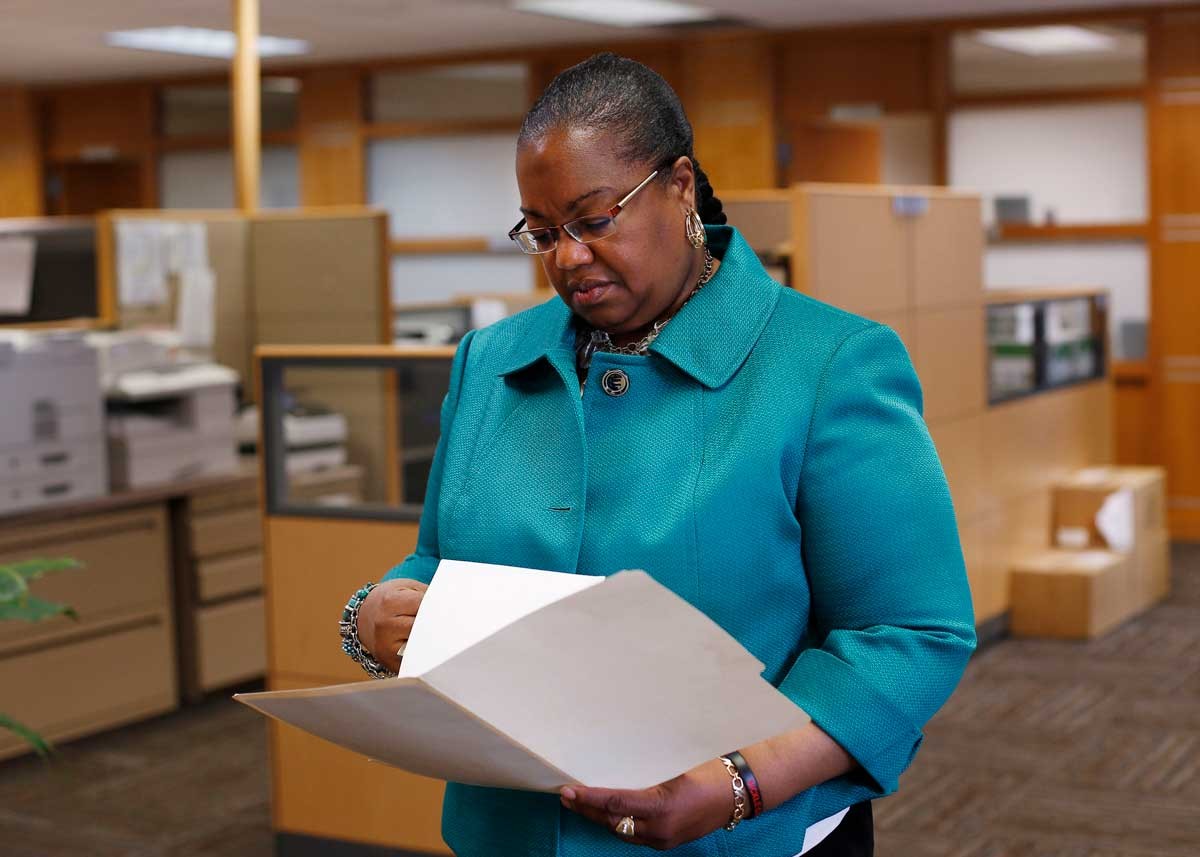 Wayne County Prosecutor Kym Worthy checks papers in Detroit Monday, April 20, 2015.