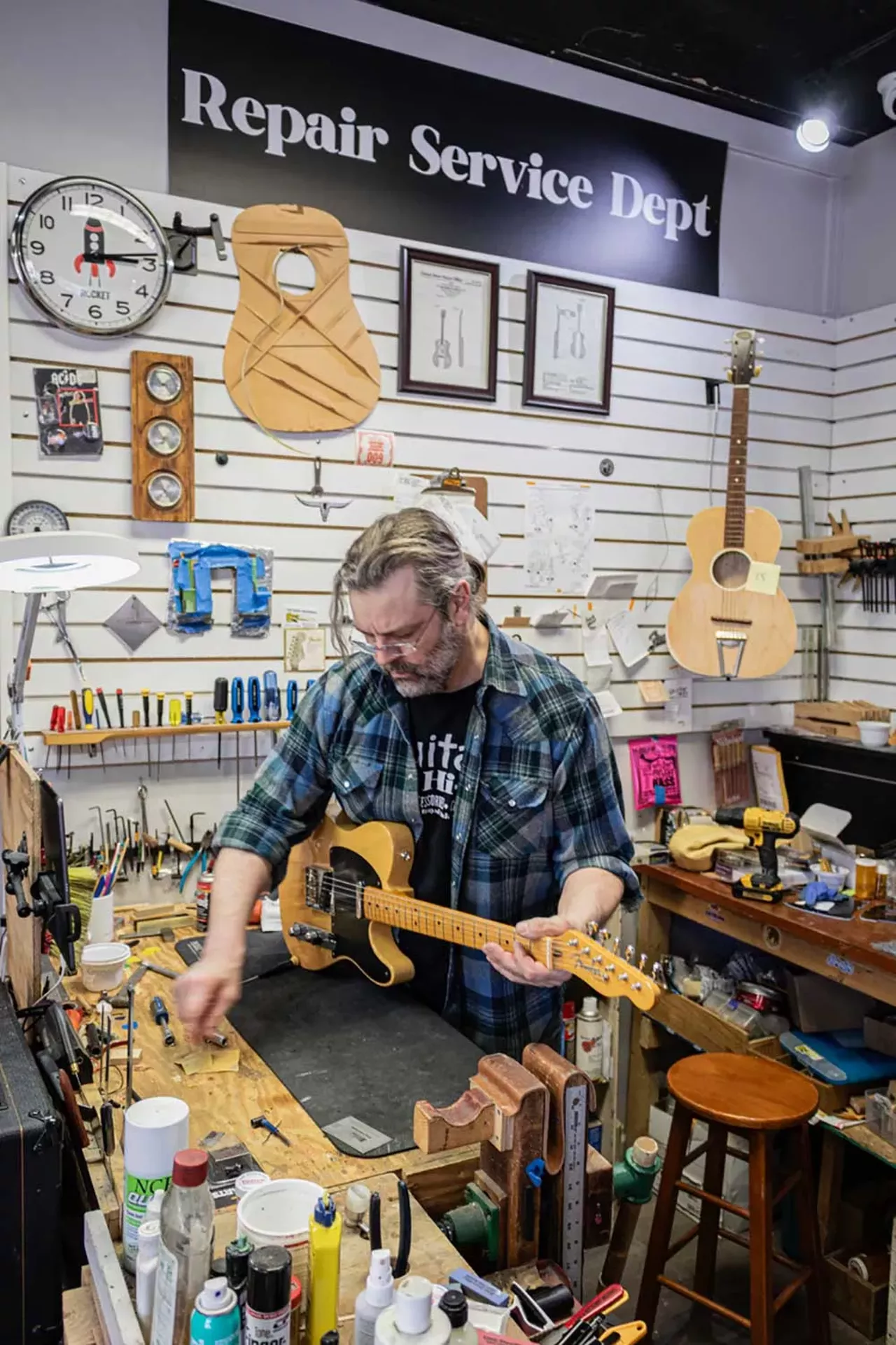 Jason “The Rock Mechanic” Portier makes a repair at Guitar Hi-Fi.