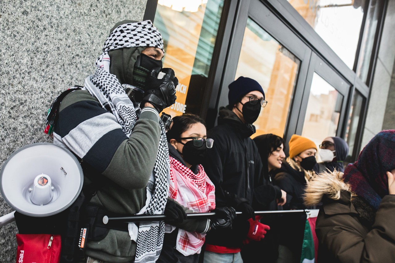 Shut it Down for Palestine protest outside of Debbie Stabenow's office calls for a 'Ceasefire Now'