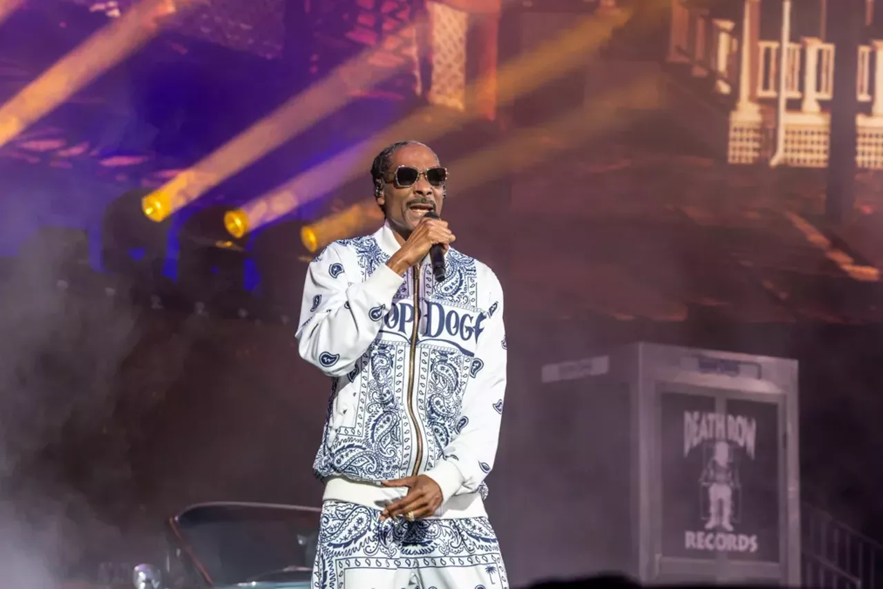 Image: Snoop Dogg and fans lit up Pine Knob