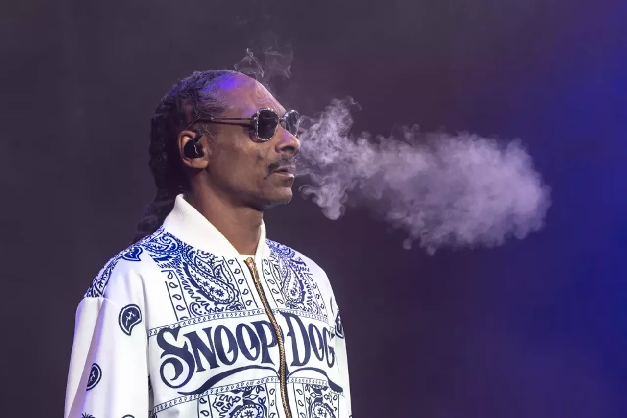 Image: Snoop Dogg and fans lit up Pine Knob