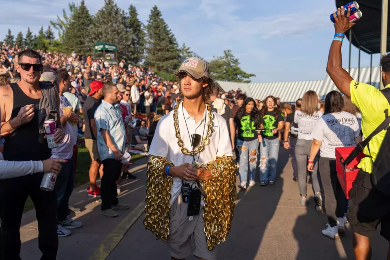 Image: Snoop Dogg and fans lit up Pine Knob