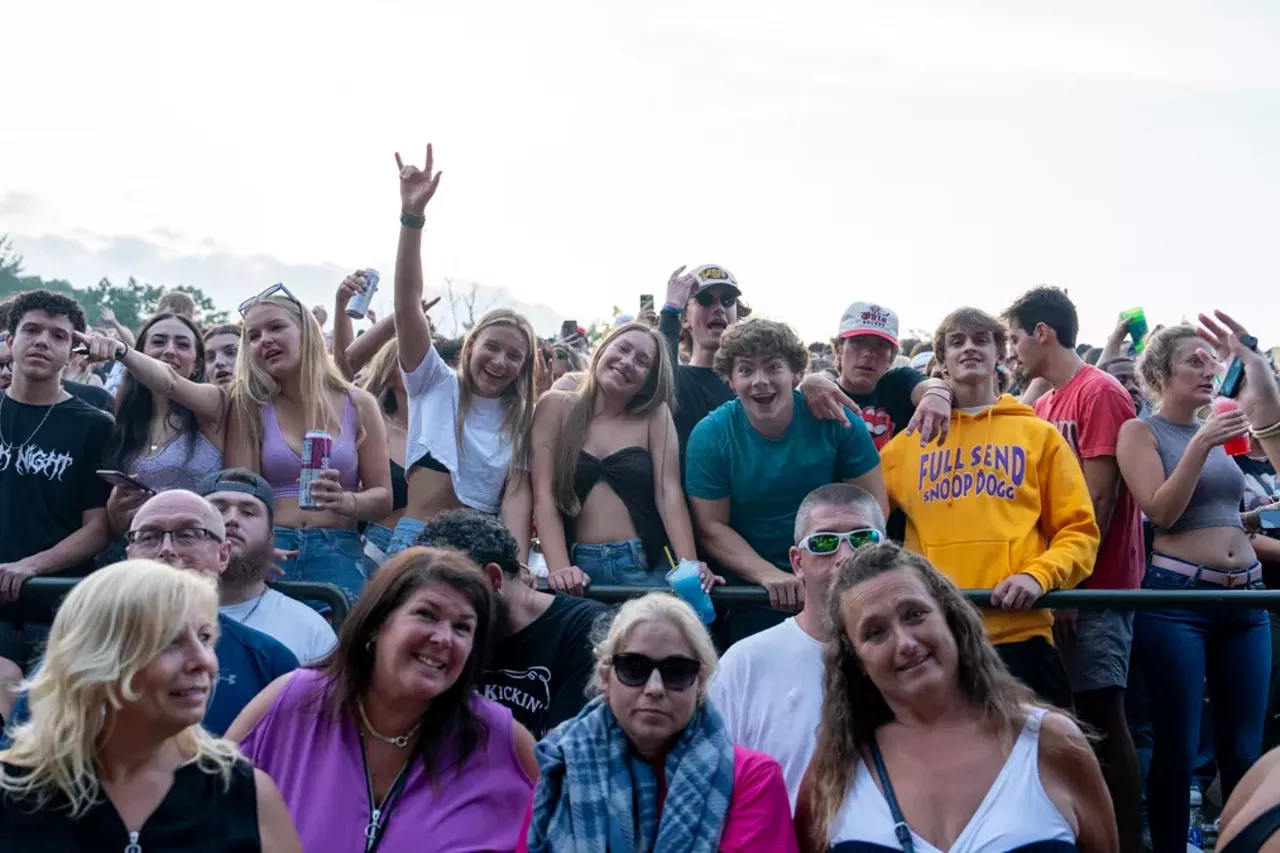 Image: Snoop Dogg and fans lit up Pine Knob