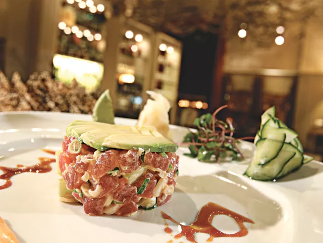 Spicy sashimi-grade tuna tartare with cucumber, scallions, avocado and sesame chips from Wolfgang Puck Grille at the MGM Grand Casino in Detroit. - MT photo: Rob Widdis