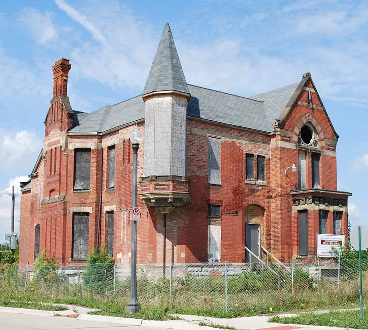 Abandoned House The Ransom Gillis House, in its pre-Rehab Addict state, provided the scene for one of Batman&#146;s late night crime fighting adventures. Moviegoers following the app may be surprised to see how different this site looks now. (Photo Credit: Andrew Jameson via Wikimedia Commons)