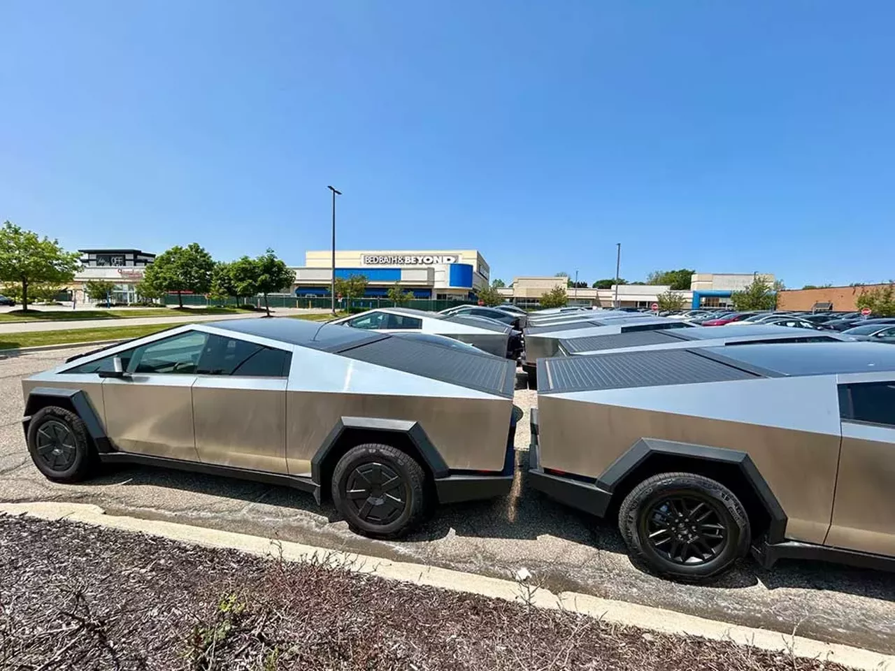 Image: Tesla dumping ground piles up in former Marvin’s Marvelous Mechanical Museum parking lot