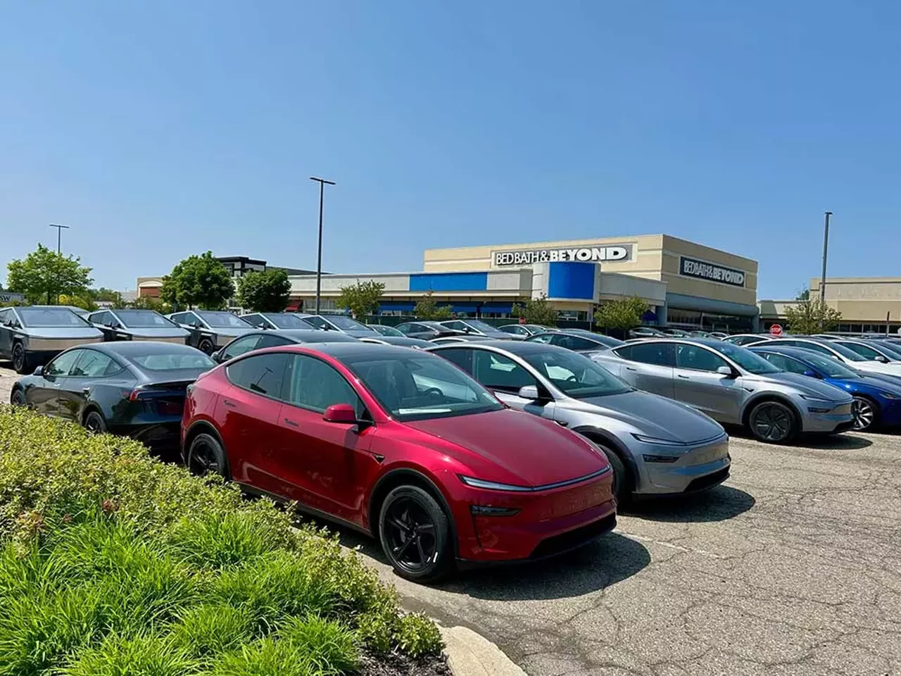 Image: Tesla dumping ground piles up in former Marvin’s Marvelous Mechanical Museum parking lot