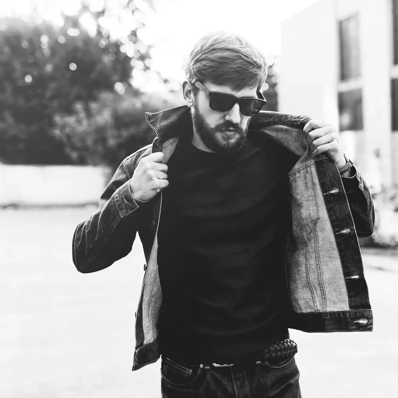 2.) The mysterious, no description male. Featuring five pictures to scroll through that are low-light selfies or an overfiltered selfie #nofilter #fullofshit. Real hipster, bruh.