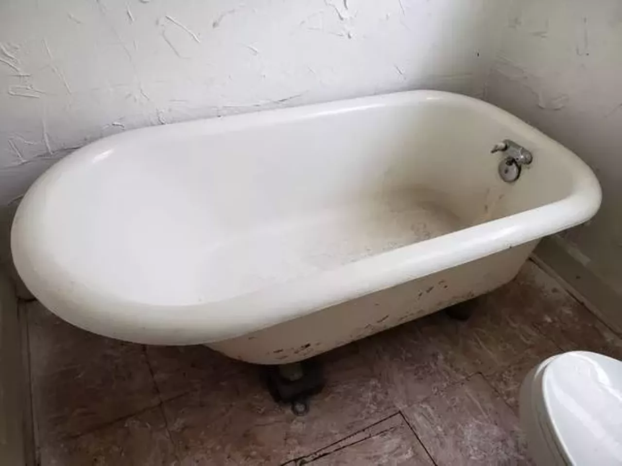 2 Victorian Style Clawfoot Bathtubs ($1000) Because who doesn&#146;t need extra bathtubs? Photo via Craigslist