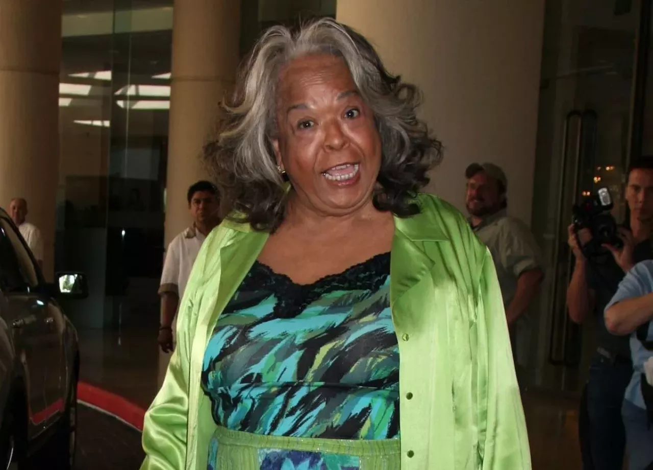 Della Reese The jazz and gospel-singing actress Della Reese achieved legendary status when her career passed the seven-decade mark. At the age of 6, Reese was already singing in her hometown of Detroit, and by her teenage years, she scored a spot touring beside Mahalia Jackson. Reese&#146;s successful music, film, and television career includes a lead role in the series Touched by an Angel (1994-2003); the first talk show to be hosted by a black woman, Della!; and numerous albums and singles released during the 1960s. Della Reese passed away on Nov. 19, 2017. Kathy Hutchins / Shutterstock