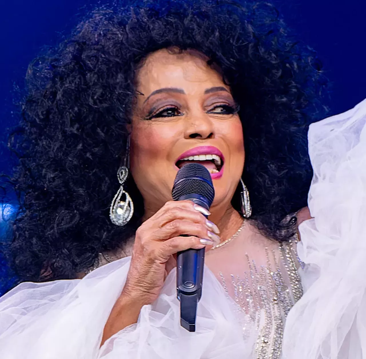 Cass Tech: Diana Ross Detroiters know that Cass Tech births stars, from Big Sean to Jack White to the one and only Diana Ross, and more. The high school has produced many famous alumni, but Ross stands out as a multi-generational icon. As a teenager, she gained early recognition with the Supremes, one of Motown’s premier acts. The group’s chart-topping singles, such as “Where Did Our Love Go” and “Stop! In the Name of Love,” catapulted them to global fame. Ross’s influence extended beyond her music, breaking barriers as one of the first Black women to achieve mainstream success in the entertainment industry.