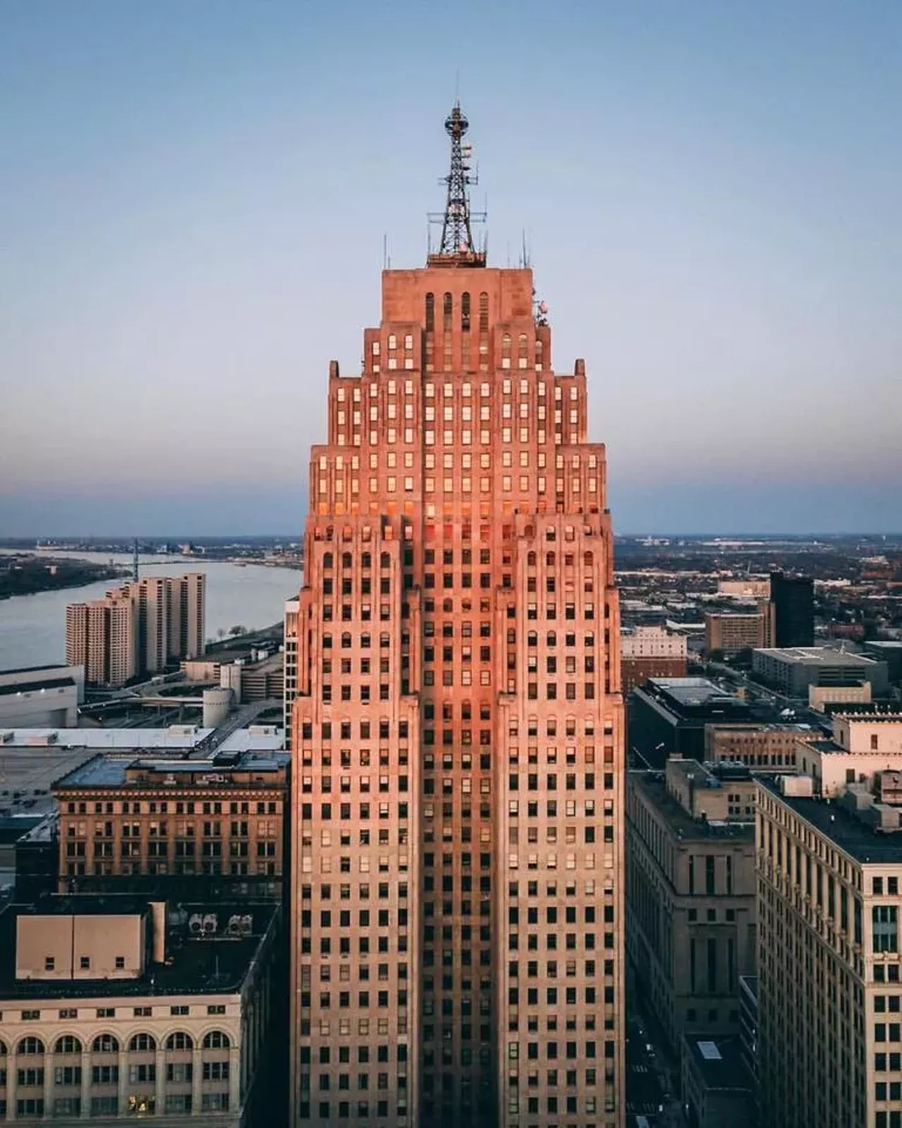 Penobscot Building 645 Griswold St., Detroit; penobscotbuilding.com A product of 1928, the Penobscot Building, another Art Deco by the same architect as the Guardian, once reigned as one of Detroit’s tallest skyscrapers until the construction of the Renaissance Center. Its uniquely leveled peaks are recognizable, and its entrance is beautiful, making a great exterior. 