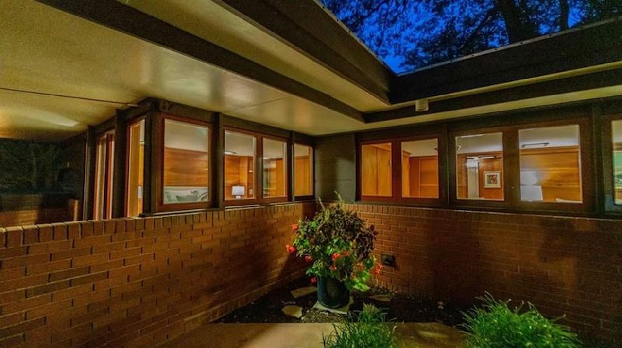 There's a Frank Lloyd Wright house for sale just over Michigan's border &#151;&nbsp;let's take a tour