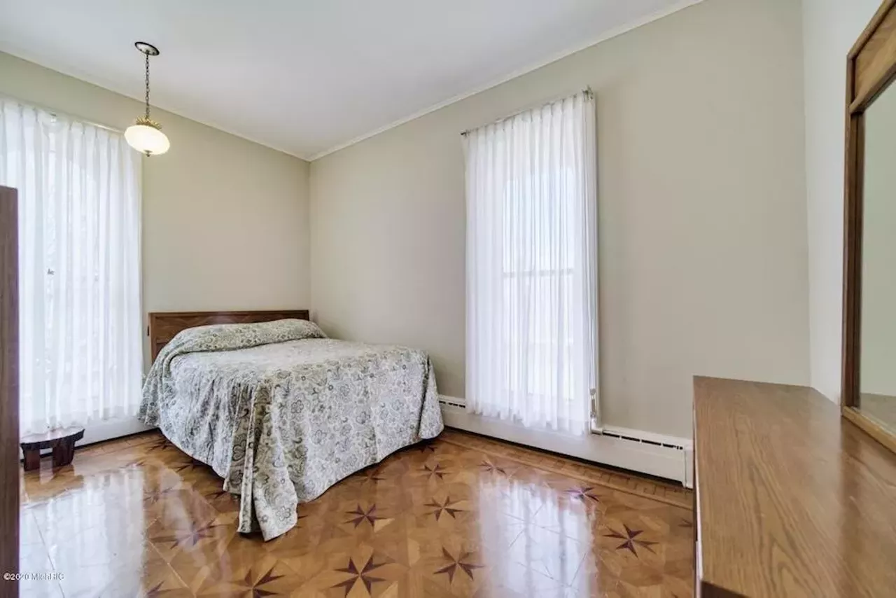 Image: This 145-year-old house in Manistee has a shagadelic carpet situation