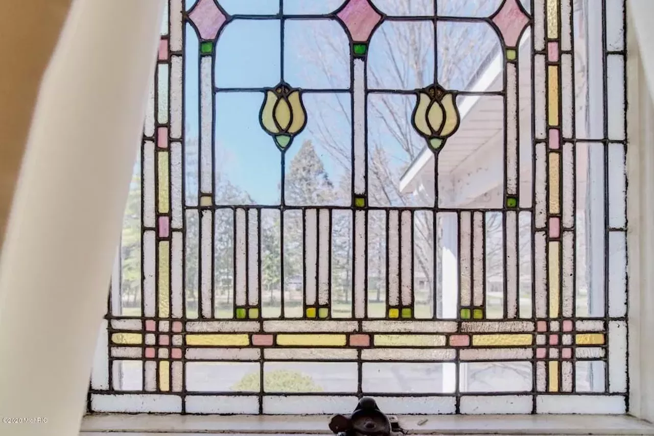 Image: This 145-year-old house in Manistee has a shagadelic carpet situation