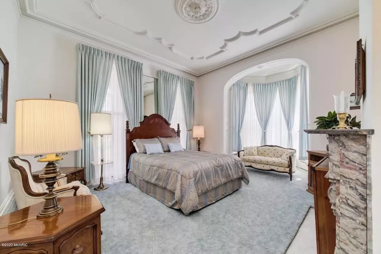 Image: This 145-year-old house in Manistee has a shagadelic carpet situation