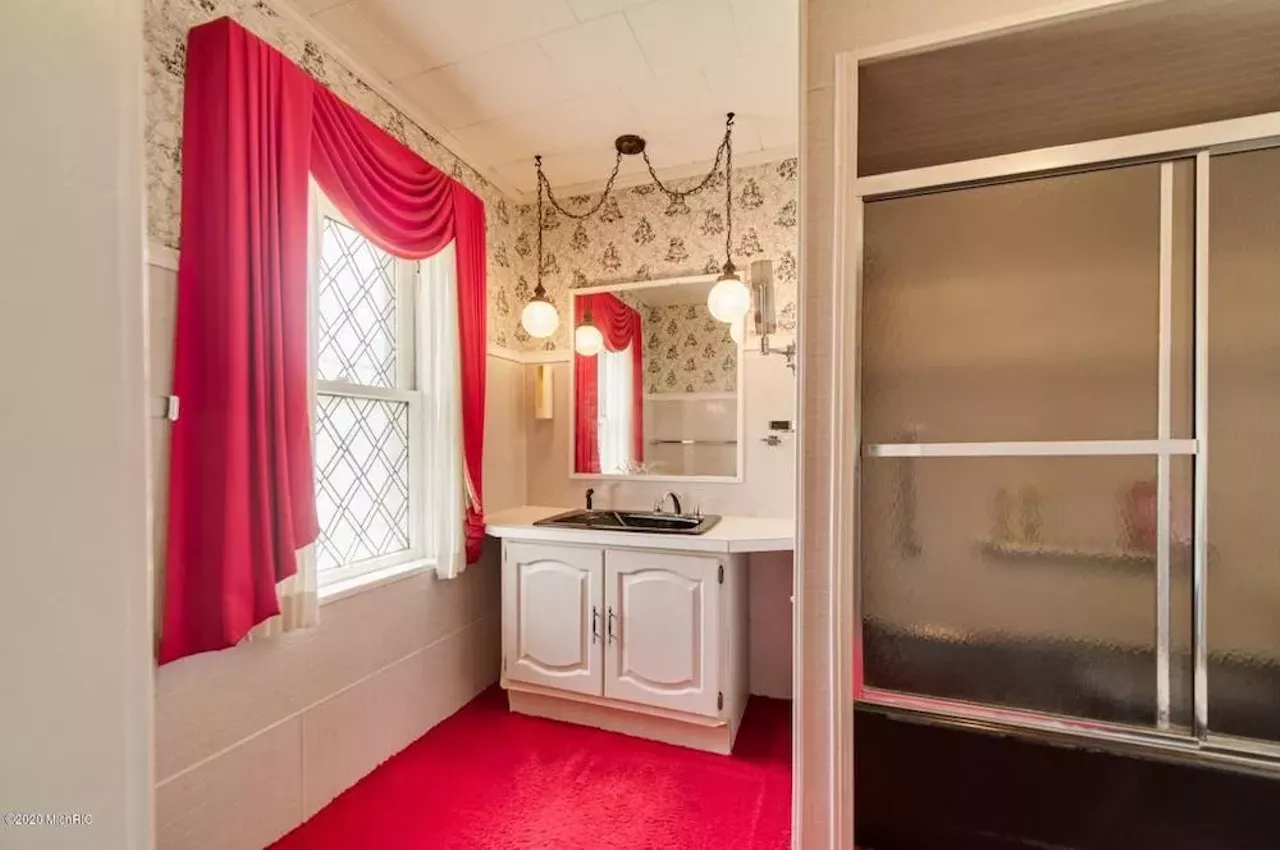 Image: This 145-year-old house in Manistee has a shagadelic carpet situation