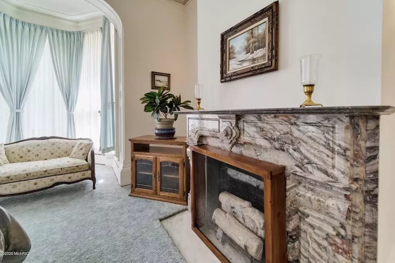 Image: This 145-year-old house in Manistee has a shagadelic carpet situation