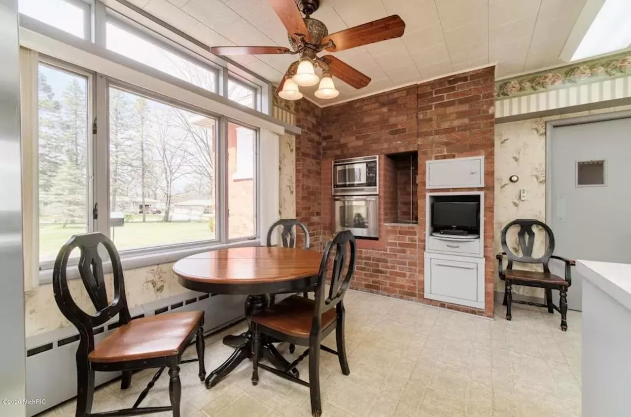 Image: This 145-year-old house in Manistee has a shagadelic carpet situation