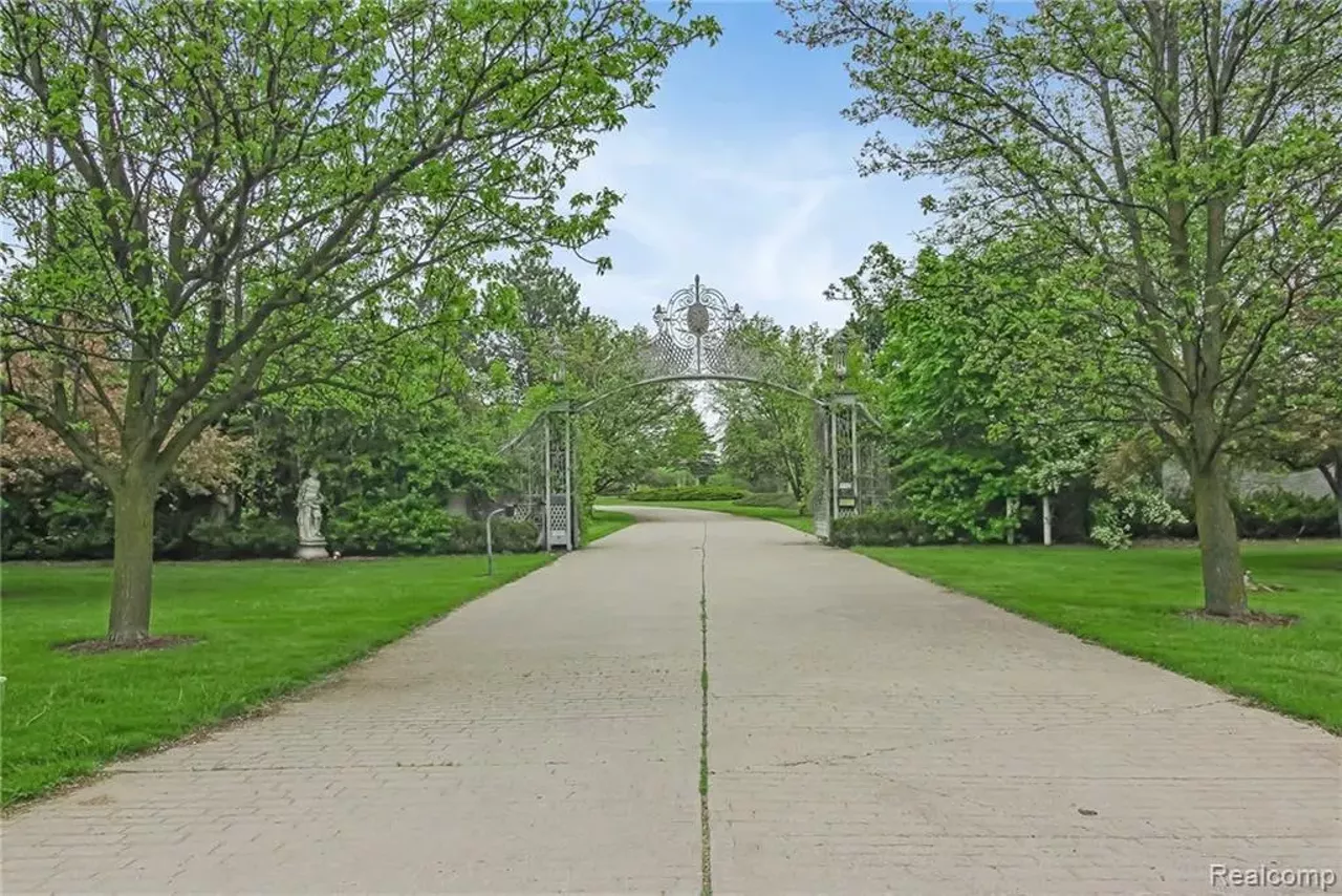 Image: This $1.9 million chateau in Grand Blanc has big Marie Antoinette energy &#151; let's take a tour