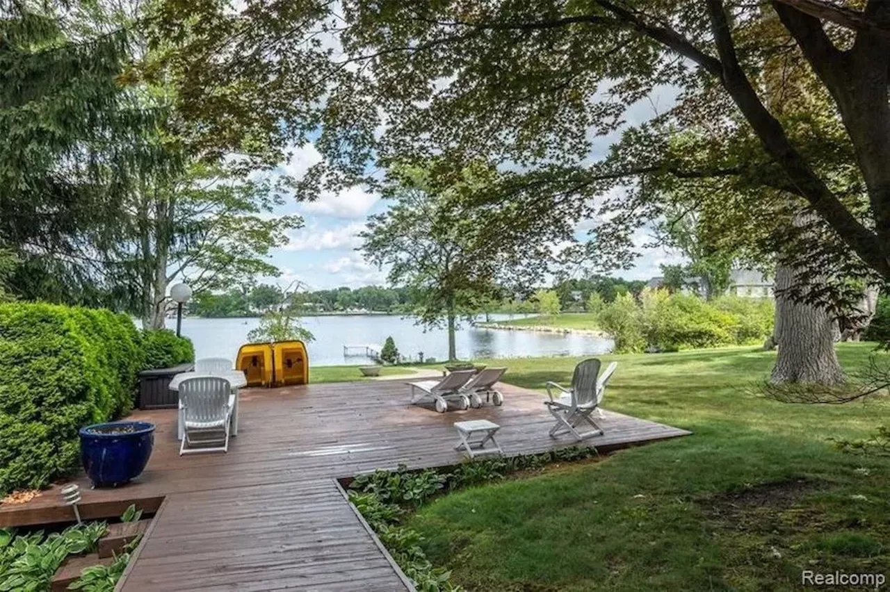 Image: This $2.7 million lakefront Minoru Yamasaki-designed home in metro Detroit has an indoor lap pool