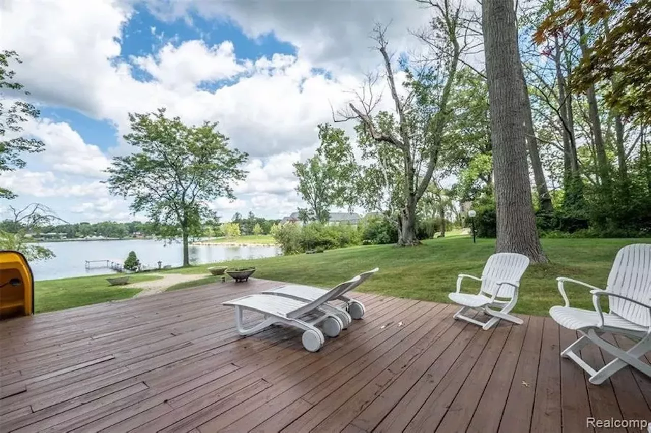 Image: This $2.7 million lakefront Minoru Yamasaki-designed home in metro Detroit has an indoor lap pool