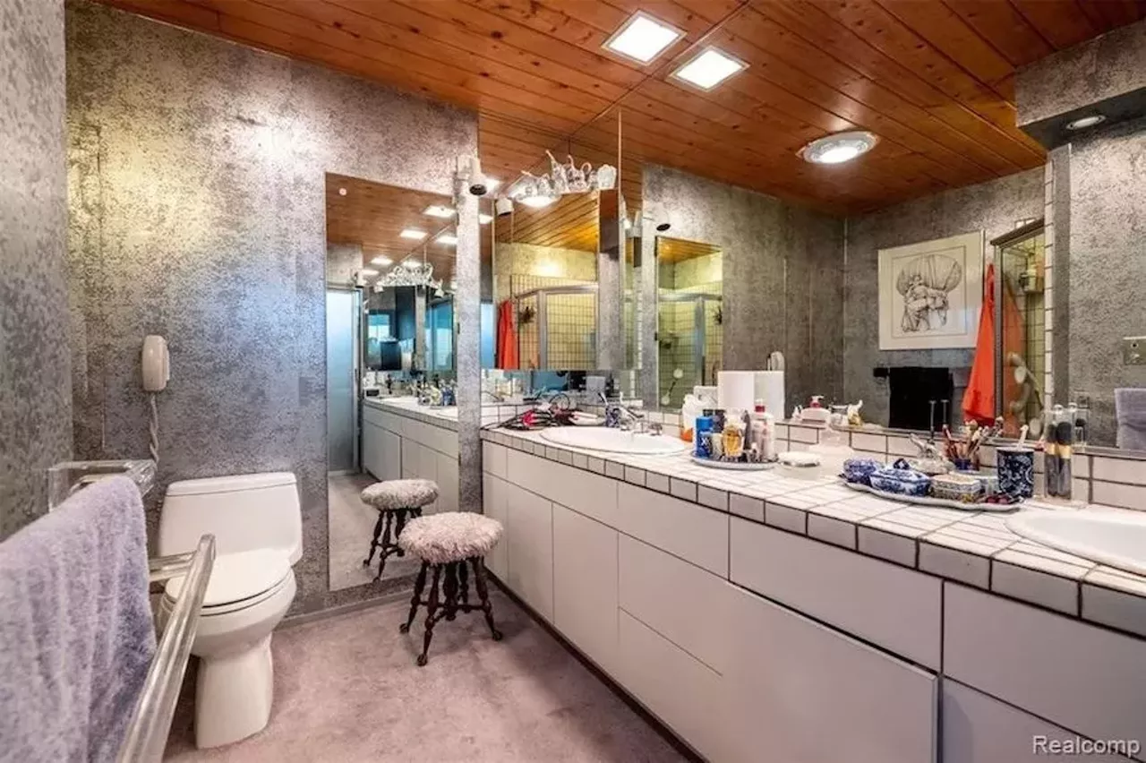 Image: This $2.7 million lakefront Minoru Yamasaki-designed home in metro Detroit has an indoor lap pool