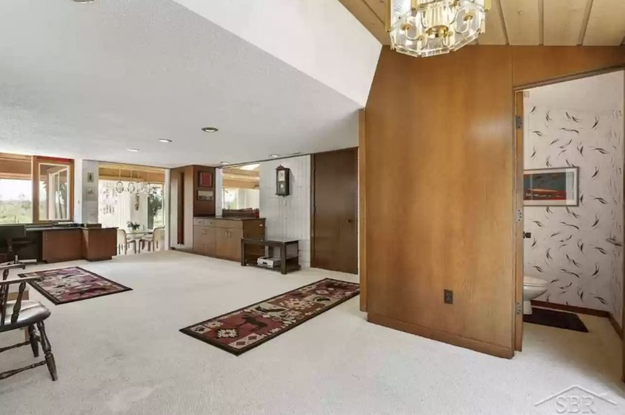 This $459k mid century modern house in Saginaw was designed by architect Daniel Toshach &#151;&nbsp;let's take a tour