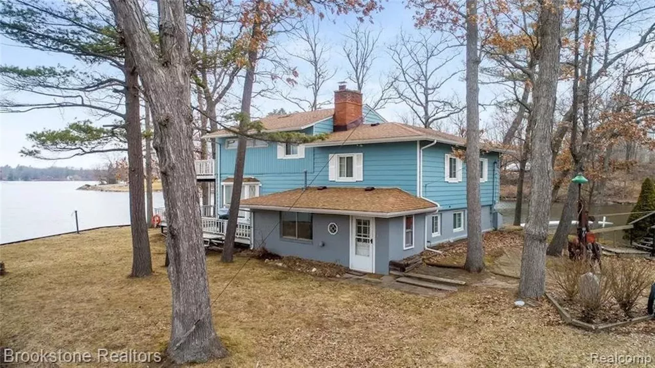 Image: This $460k island house in Leonard has a bridge and Brady Bunch-style kitchen