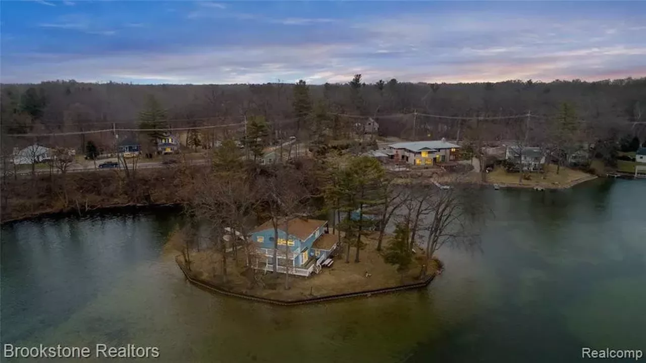 Image: This $460k island house in Leonard has a bridge and Brady Bunch-style kitchen