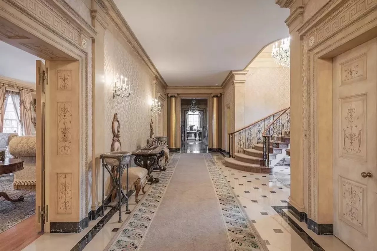 Image: This $4.75 million Grosse Pointe Park mansion is basically an art museum complete with hand-painted ceiling murals &#151;&nbsp;let's take a tour