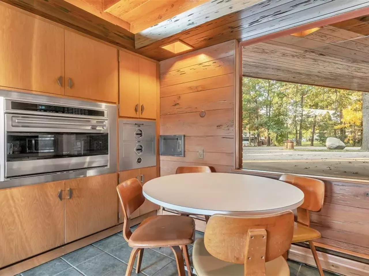 Image: This $499k mid-century home in Grand Blanc was made without right angles &#151;&nbsp;let's take a tour