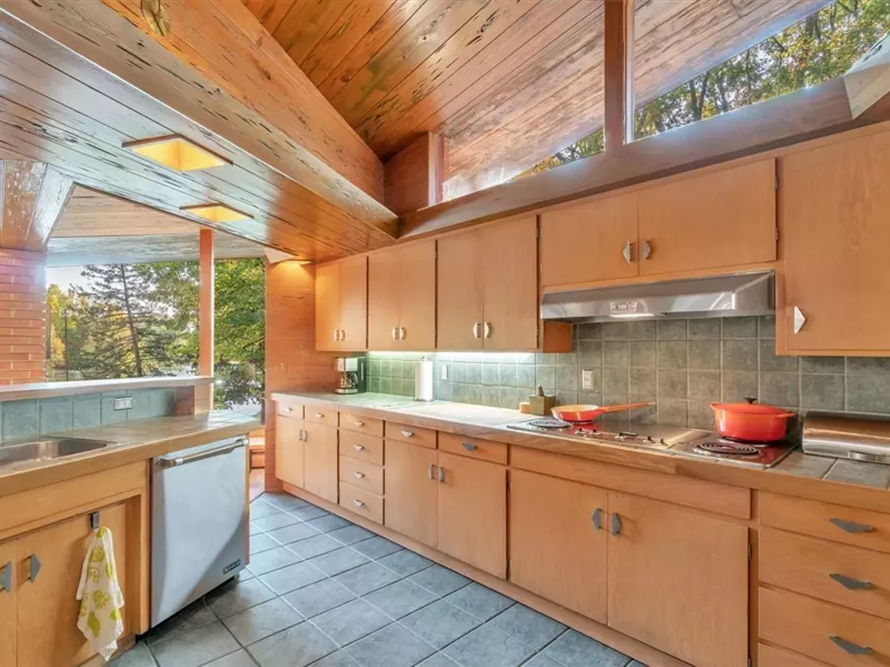 Image: This $499k mid-century home in Grand Blanc was made without right angles &#151;&nbsp;let's take a tour