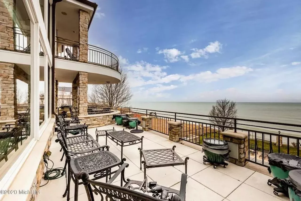 Image: This $6.9 million mansion in New Buffalo has cruise ship vibes &#151;&nbsp;and a lakefront pool