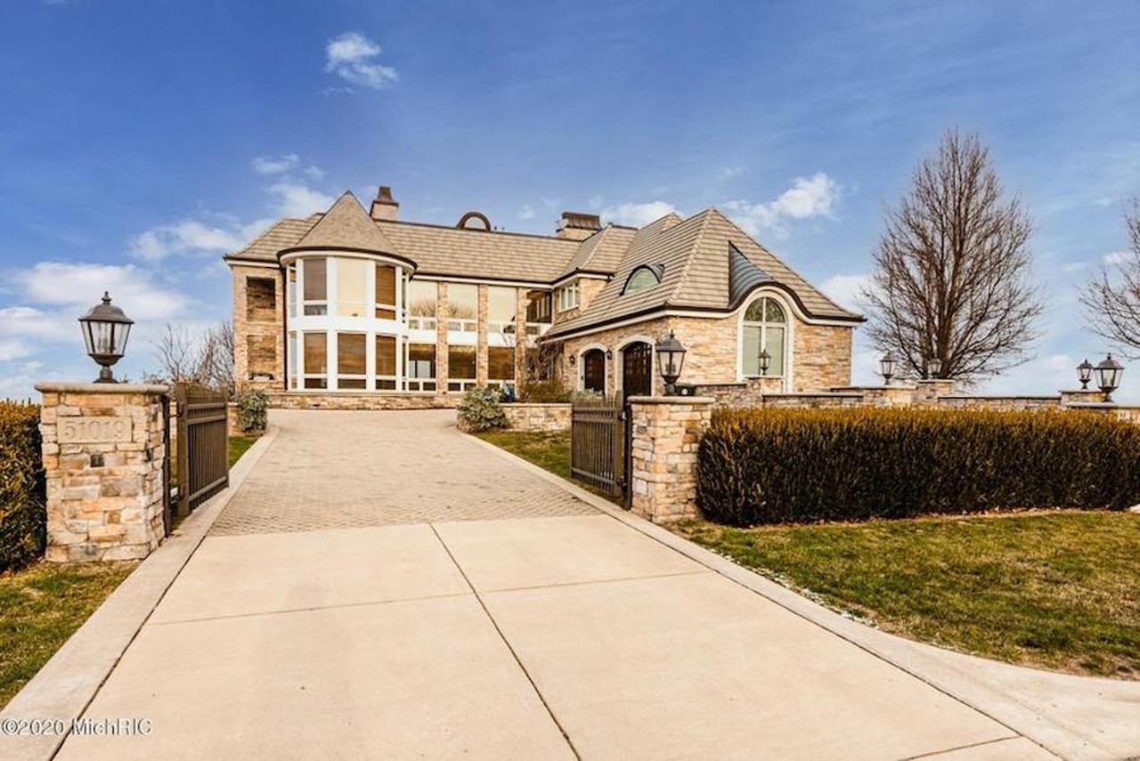 This $6.9 million mansion in New Buffalo has cruise ship vibes &#151;&nbsp;and a lakefront pool
