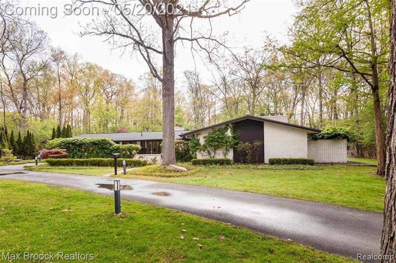 This $979k Mid-Century Modern ranch in Bloomfield Hills is a stunner
