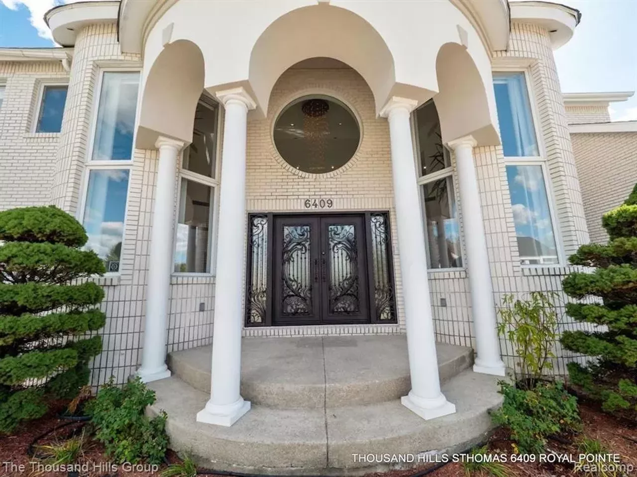 Image: This $979k West Bloomfield estate has '90s mall vibes &#151;&nbsp; and it has built-in aquariums