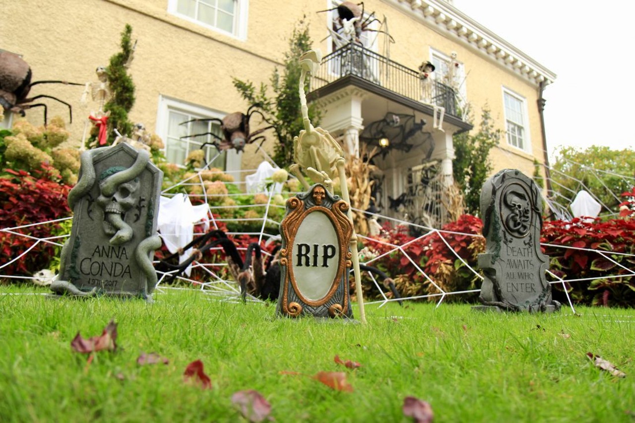 This Detroit home's Halloween decorations are so extra &#150; and we're here for it