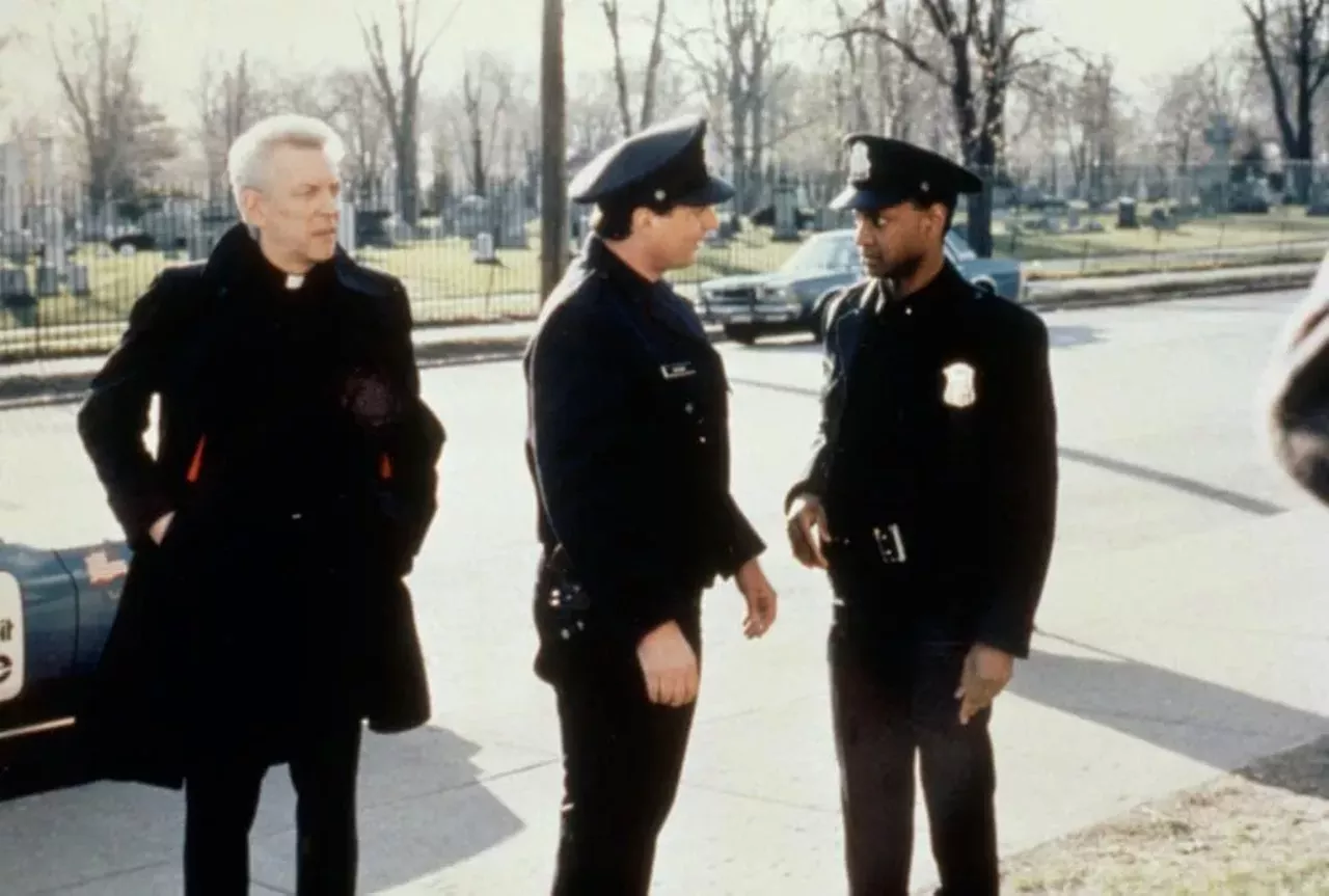 The Rosary Murders (1987) Directed by Fred Walton. Written by Elmore Leonard and Fred Walton. Produced by Robert G Laurel. While Leonard helped write the screenplay, the source material is a 1978 novel written by former Detroit Catholic priest and journalist William X Kienzle, making this the only instance of Leonard adapting someone else’s work to the screen. Starring Donald Sutherland, the story is also set in Detroit, involving a series of murders in a Roman Catholic parish with the killer leaving a black rosary in each victim’s hand. (Fun fact: A young, pre-fame Jack White makes an uncredited appearance as an altar boy.)