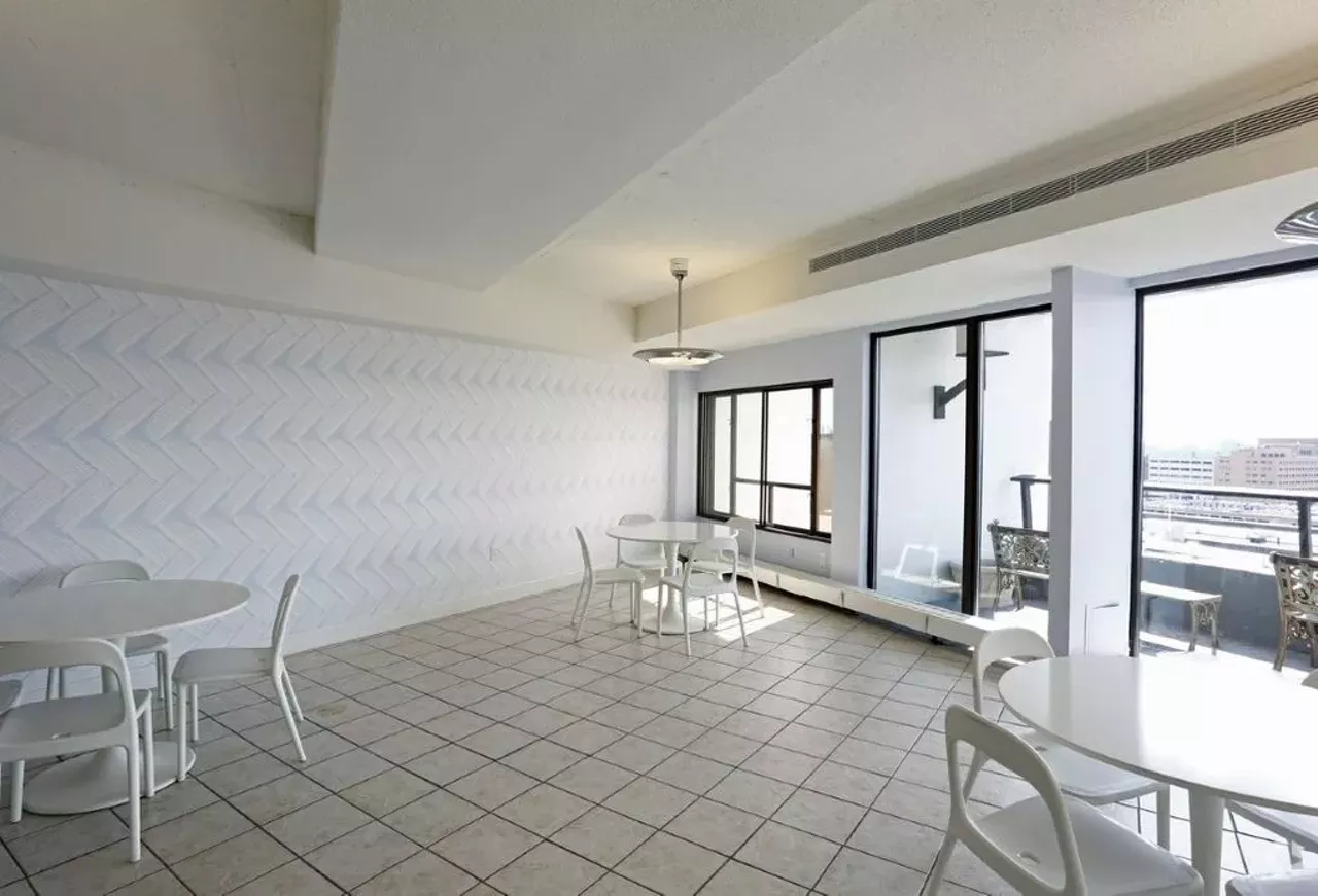  Detroit | $525-725/month | 1 Bed, 1 Bath Cathedral Apartments, 80 E Hancock Street One of the best deals in downtown Detroit, the Cathedral Towers offer a comprehensive living experience at an affordable price. Along with being within walking distance of attractions like Wayne State University and the Detroit Library, the building also houses a variety of conveniences, including a fitness center, laundry facilities and lounges. (Photo credit: Realtor.com)
