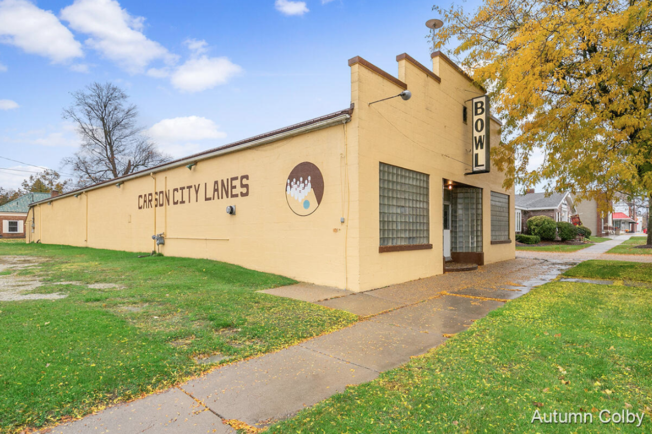 Image: This old-school Michigan bowling alley is for sale for just $130k — let’s take a tour