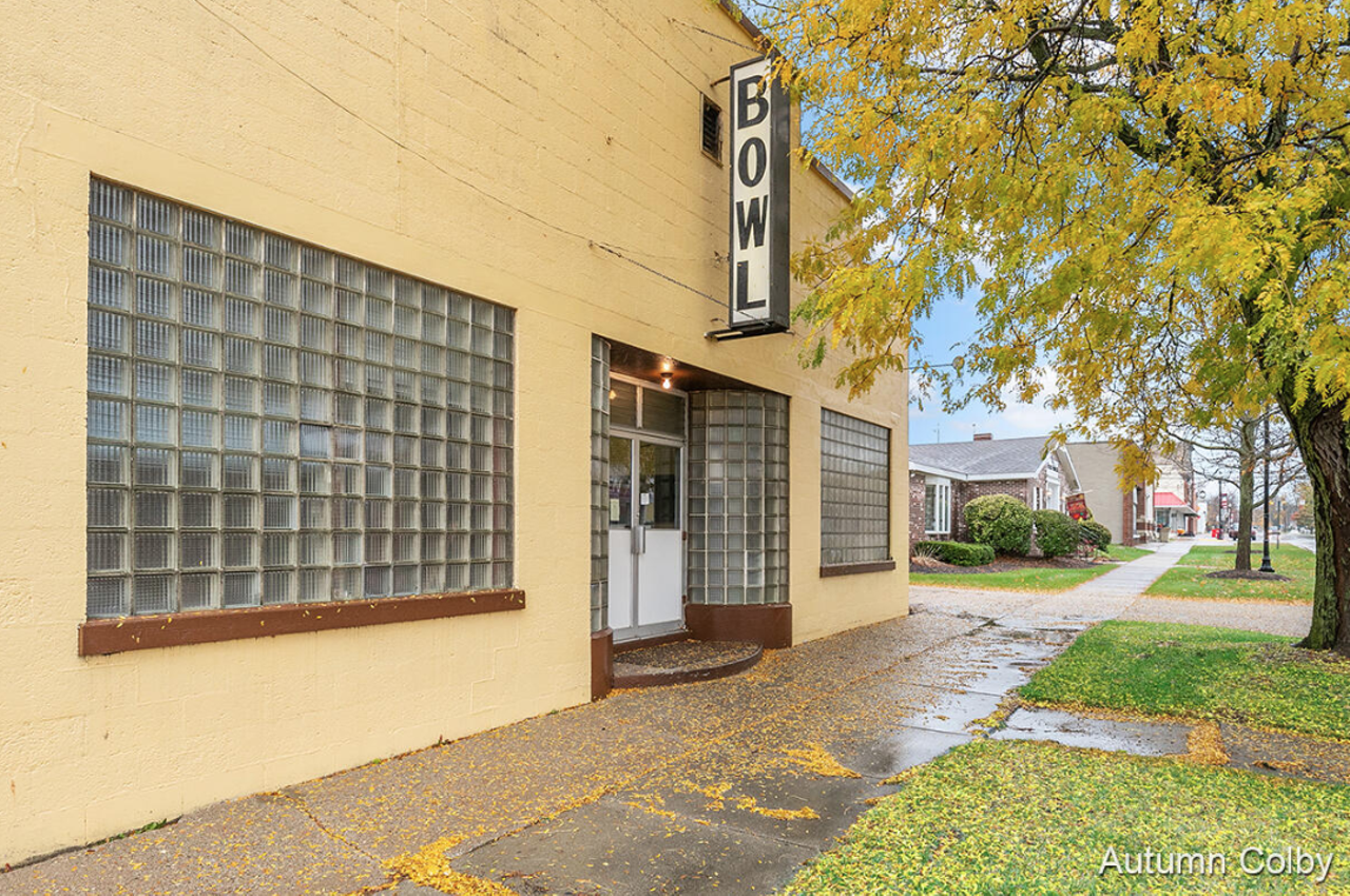 Image: This old-school Michigan bowling alley is for sale for just $130k — let’s take a tour