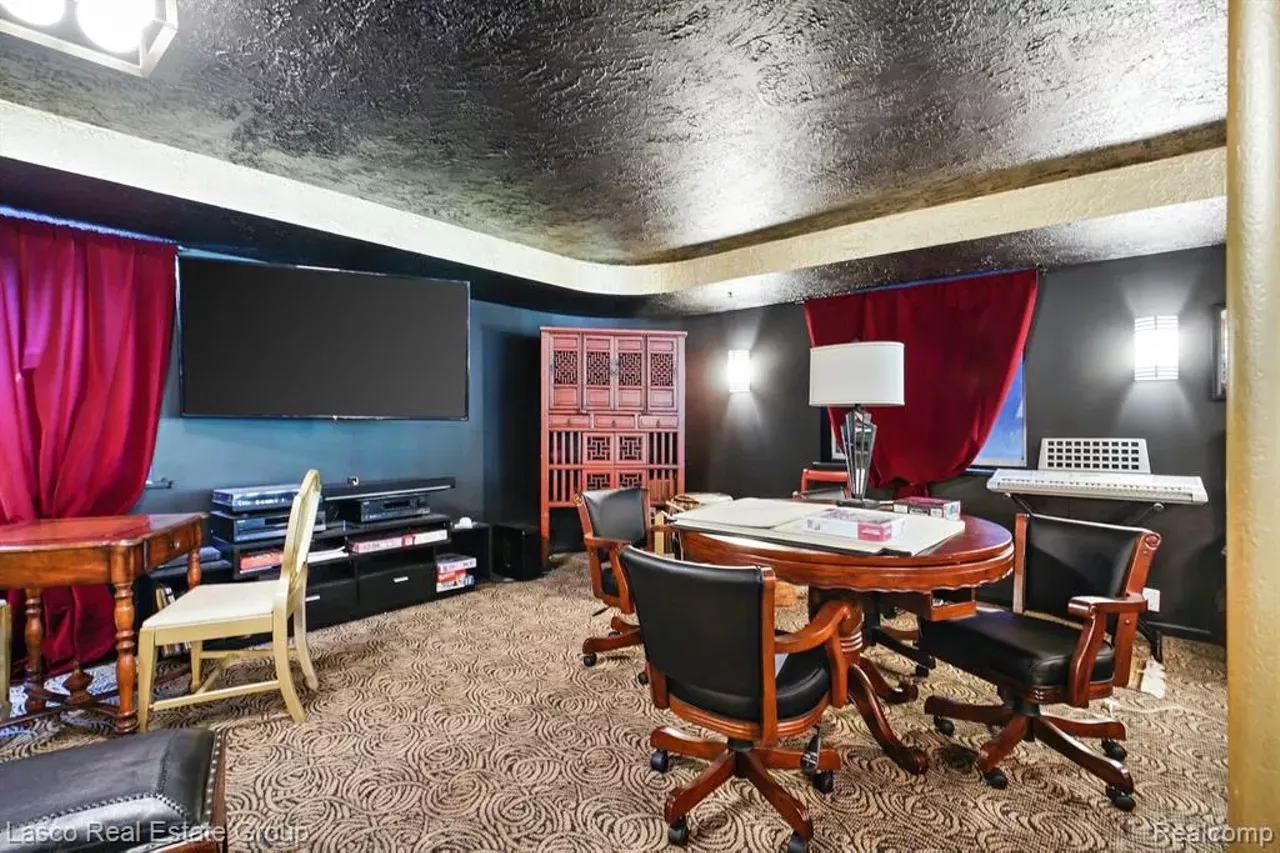 Image: This 'wedding cake' house in Grand Blanc is an art deco lover's dream &#151; and it has a ballroom you could probably roller skate in