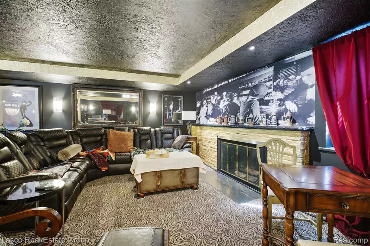 Image: This 'wedding cake' house in Grand Blanc is an art deco lover's dream &#151; and it has a ballroom you could probably roller skate in